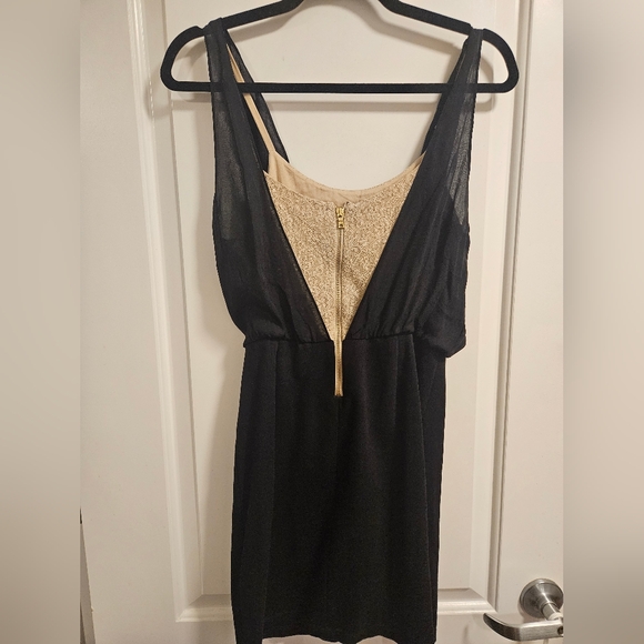 Alice + Olivia Dresses & Skirts - Alice + Olivia Black Dress With Beige Lace, Size 6